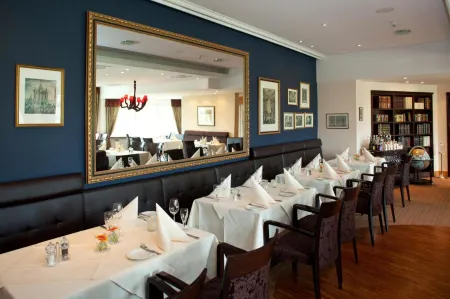 Romantik Hotel Waldschlösschen Отели в г. Зильберштедт