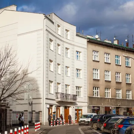 Cracow Riverside Aparthotel Отели рядом с достопримечательностью «Дебники»