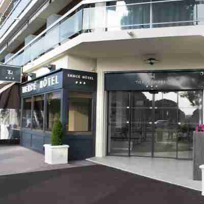 Tiercé Hôtel Hotel Exterior