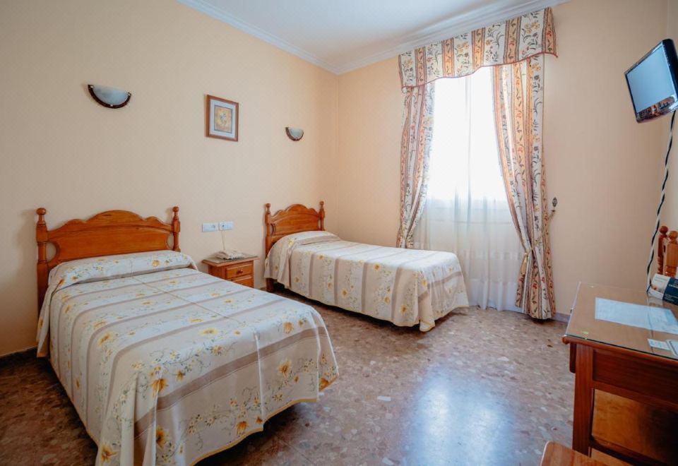 1. Hotel Ch..