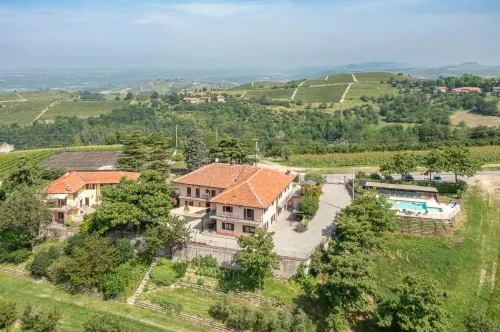 Agriturismo Cantine Bevione - Family Apartments Hotels in Clavesana