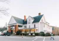 The NuWray Hotel & Carriage House Hôtels à : Burnsville