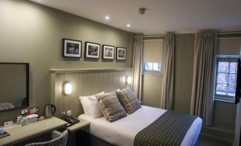 The George Hotel