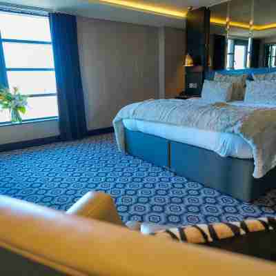 The Vincent Hotel Rooms