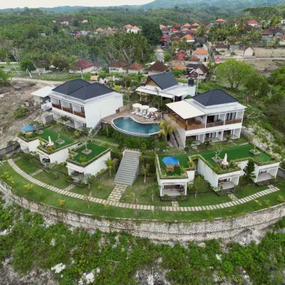 Kelingking Parama Resort Hotels near Tembeling Beach