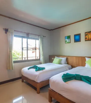 ห้องดีลักซ์ เตียงแฝด พร้อมวิวสระว่ายน้ำ