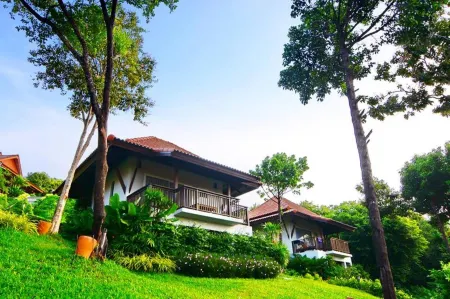 Bakantiang Resort Отели рядом с достопримечательностью «Khlong Chak Waterfall»