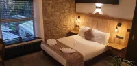 OYO The Blue Boar Inn Các khách sạn ở Coughton