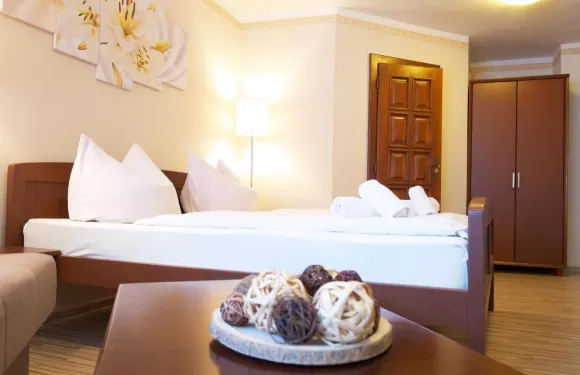 茲拉季列夫旅館