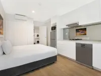 Bondi Beach Studio King Suite + Balcony Hotels in Bondi