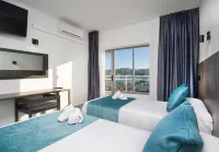 Hotel Base - Adults Only - شرفة