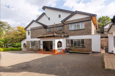 Hotel Troy Hotels near Giraffe Centre