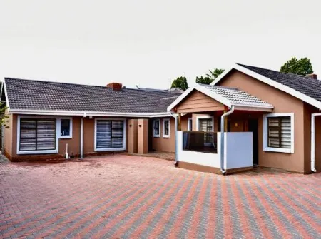 Lauren Palace Guest House Отели в г. Фандербейлпак