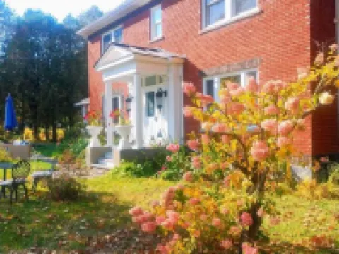 Maison Sherman's House Hotels in Scotstown