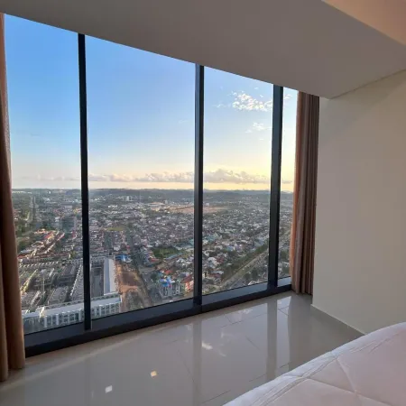 53rd Floor, 2 Br, Netflix, Apt with View by Sky