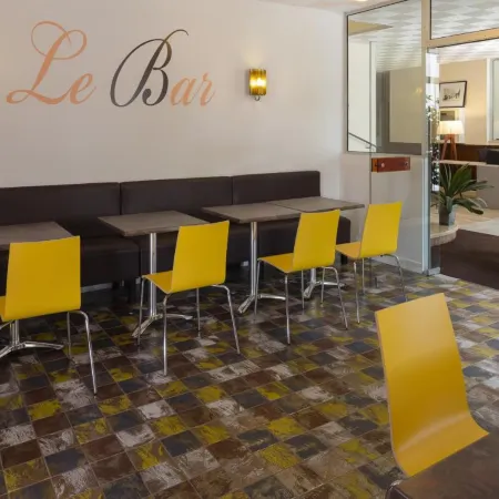 Logis Hôtel Restaurant les Cèdres