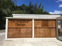Sunseeker Lodge Отели в г. 
