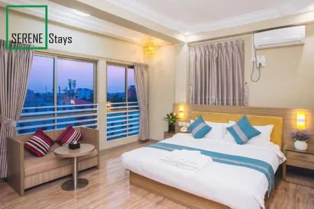 Serene Stays Hotel Отели в г. Kamayut