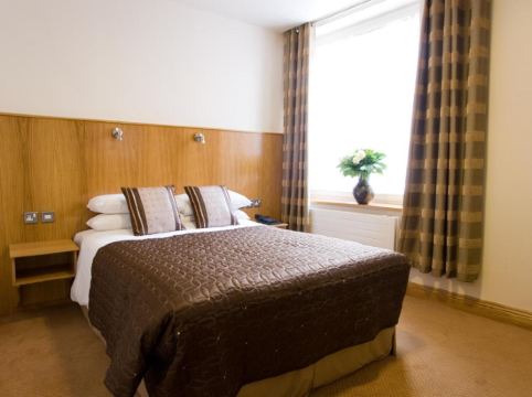 Blooms Hotel