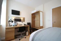 The Lion Hotel Hotels near Pontypool & New Inn