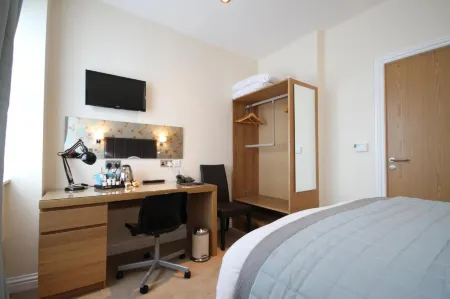 The Lion Hotel Отели в г. Лланфойст Фор