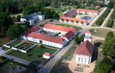 Hotel Schloss Neuhardenberg Отели в г. Гузов-Платков