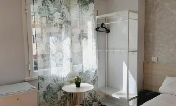 Hostal Lucia by Gaiarooms