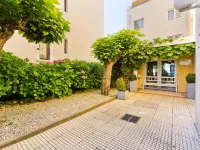 Hotel les Terrasses Hotels near The Island Palace