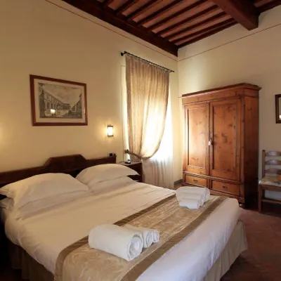 Palazzo Mari Hotels near Museo Archeologico Spezieria di Santa Fina