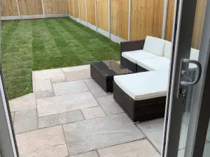 Lovely 1-Bedroom Apartment with Garden and Parking