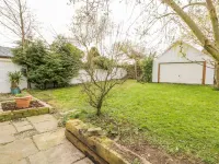 5 Cliff Lane