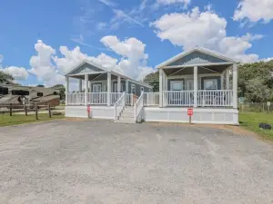 Surf City 2Br Park Home with Waterfront View and Parking
