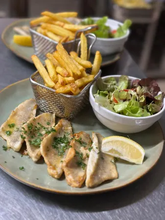 Logis Hôtel du Fer à Cheval Отели в г. Шазе-Бон