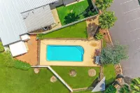 Parkview Motor Inn - Pools