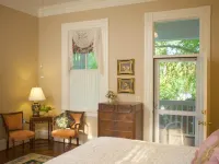 Lookaway Inn Hotels near James Brown Statue