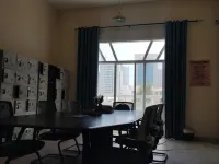 نُزُل لونار بيتش Hotels near كاسر الأمواج في أبوظبي