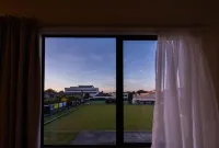 Camelot Motor Lodge and Conference Centre - internet
