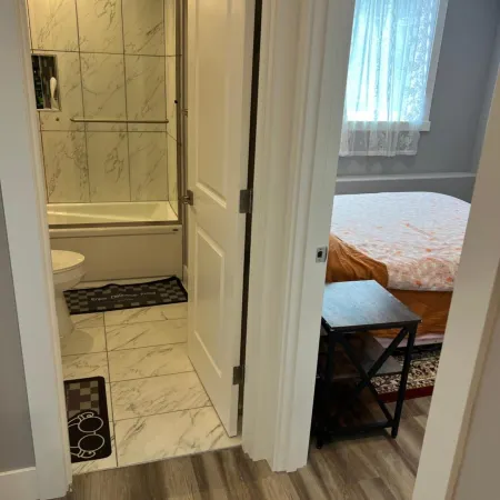 Rooms near Seatac airport on bus line