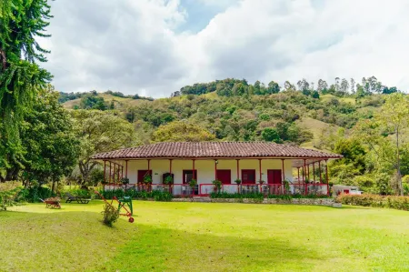 La Cabaña Ecohotel - Valle del Cocora Отели в г. Саленто
