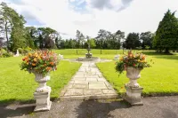 Brookhall Cottages Hotels near Castle Gardens