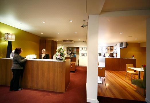 베스트 웨스턴 플러스 더 튜더 박스 힐 외부 전경 또는 로비 이미지