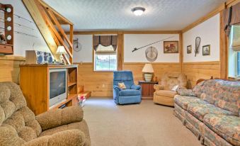 Rustic Taswell Cabin Grill and Walk to Patoka Lake!