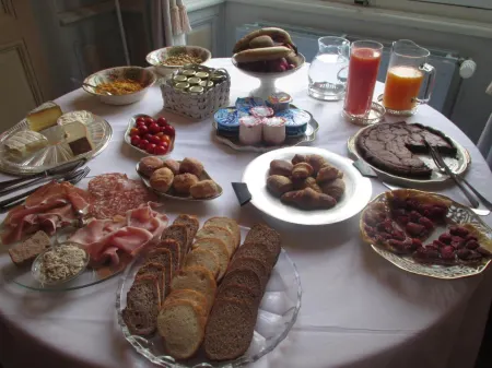 Château de Vaulogé Отели в г. Жуэ-ан-Шарни