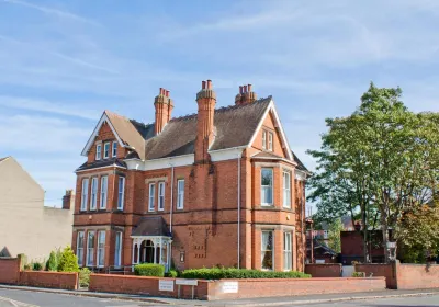 Holywell House Hotels near Design School