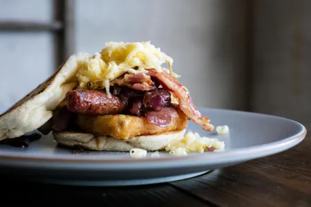 Ramada Suites by Wyndham Queenstown Remarkables Park Отели рядом с достопримечательностью «Lake Hayes Walkway»