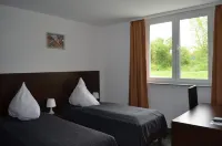 Zwei Raben Pension Hotel a Ginsheim-Gustavsburg