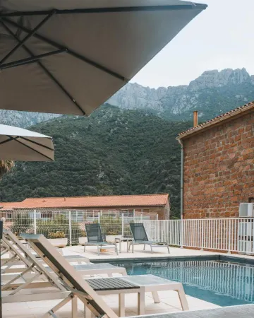 Hôtel & Résidence le Subrini Отели рядом с достопримечательностью «Каланки»