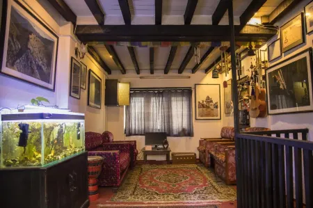 Traditional Newari Homestay Отели рядом с достопримечательностью «Golden Temple»