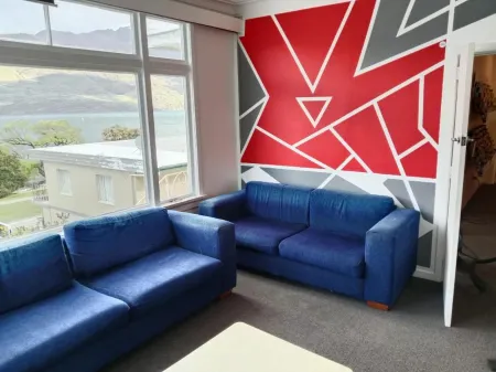 Lakeside Backpackers Отели рядом с достопримечательностью «NZONE Skydive Queenstown»