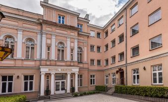 Hotel Bristol